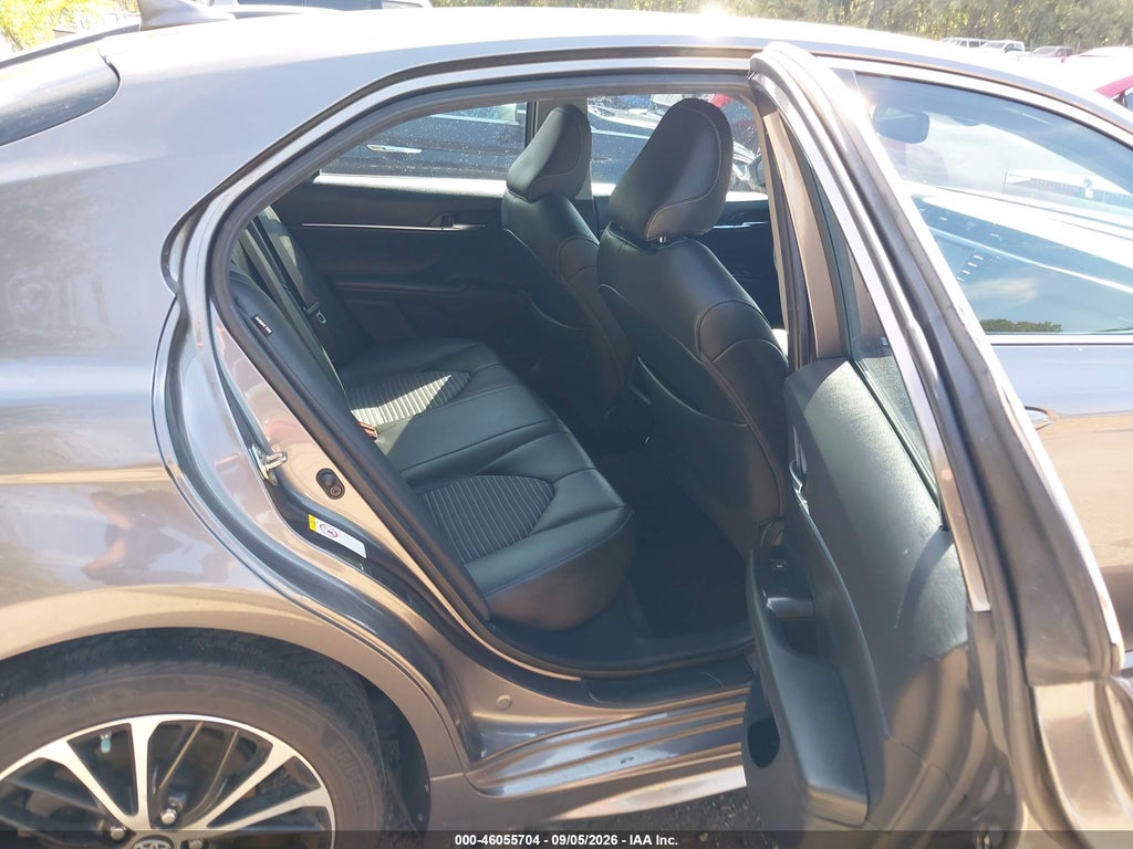 2019 Toyota Camry SE photo 8