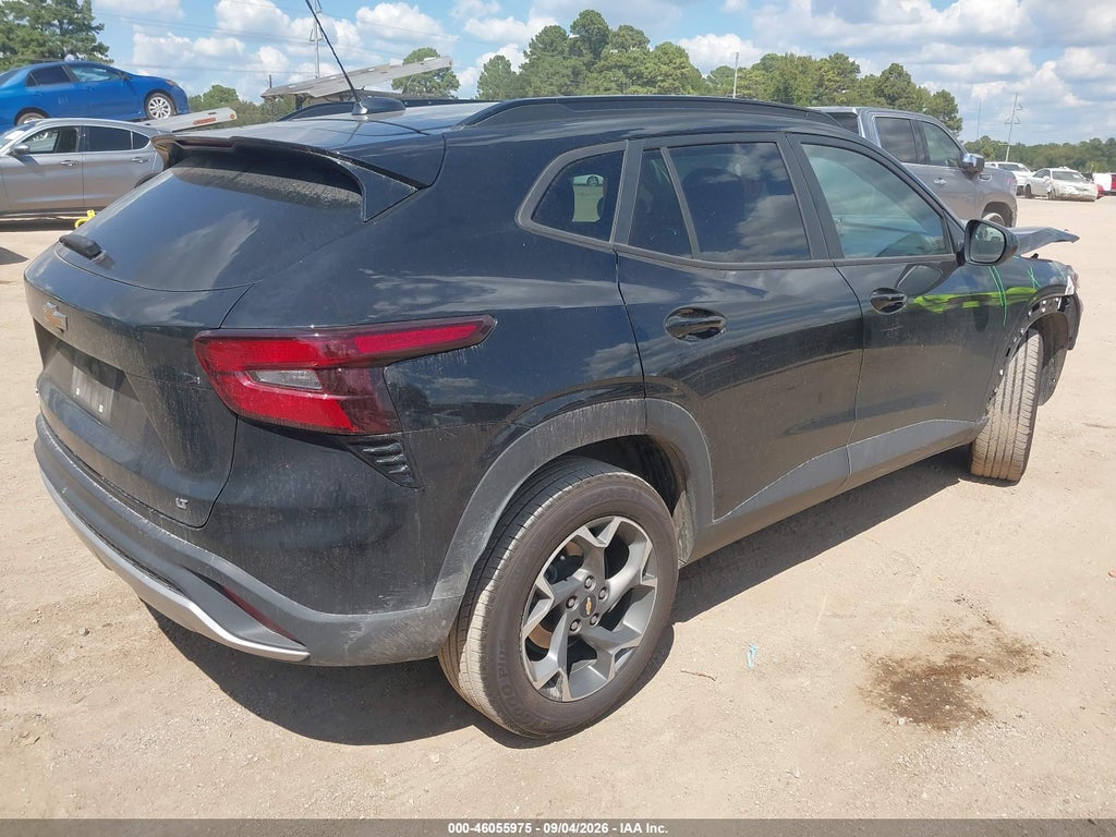 2024 Chevrolet Trax FWD LT photo 4