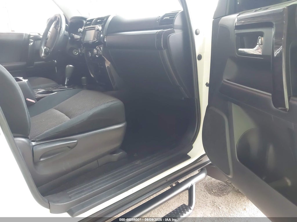2016 Toyota 4RUNNER Trail photo 5