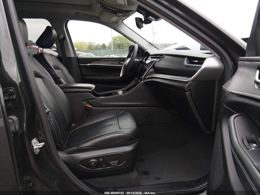 2023 Jeep Grand Cherokee L Limited 4X4 photo 5