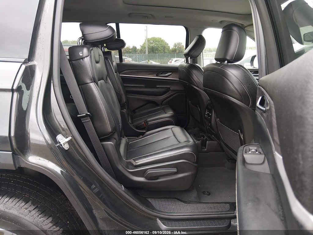 2023 Jeep Grand Cherokee L Limited 4X4 photo 8