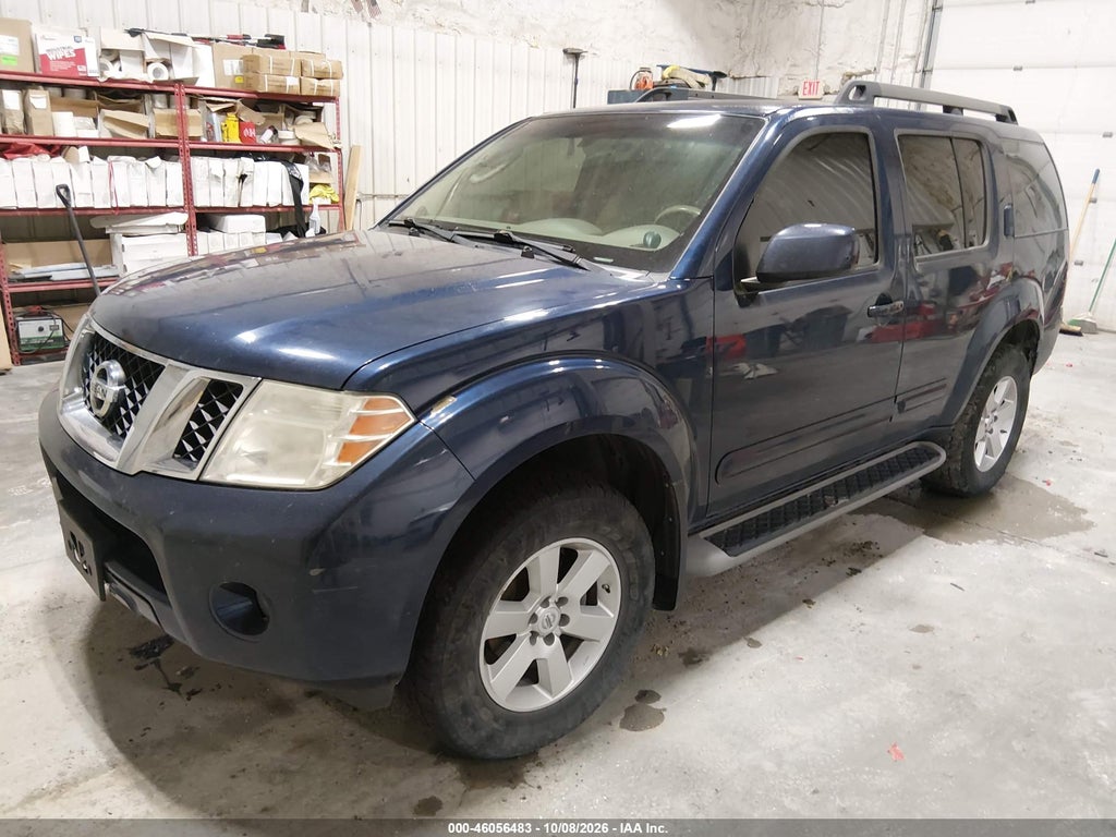 2011 Nissan Pathfinder SV photo 2