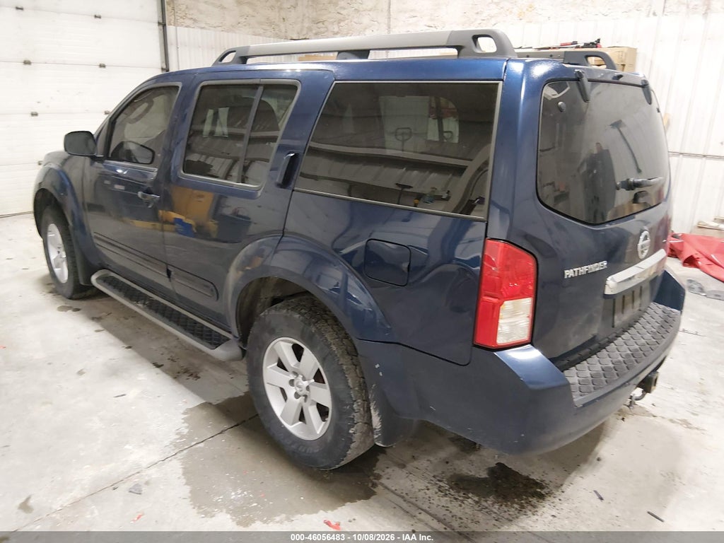 2011 Nissan Pathfinder SV photo 3