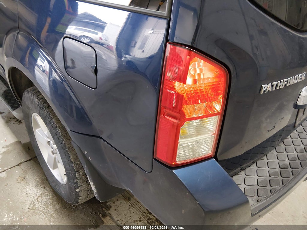 2011 Nissan Pathfinder SV photo 6