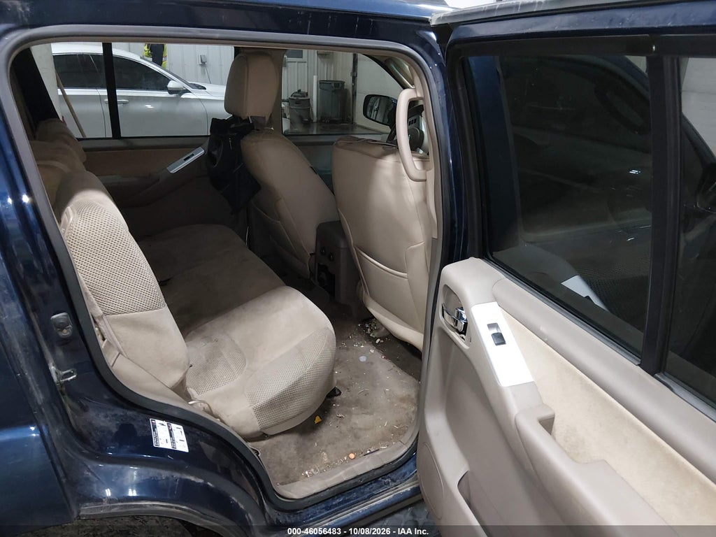 2011 Nissan Pathfinder SV photo 8