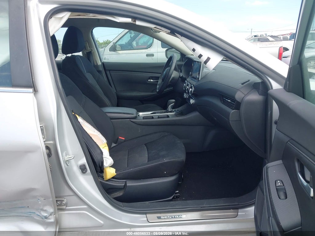 2020 Nissan Sentra SV Xtronic CVT photo 5