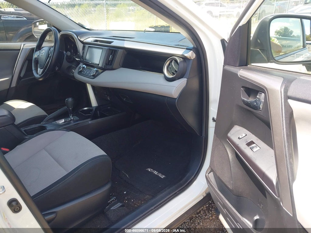 2017 Toyota RAV4 XLE photo 5