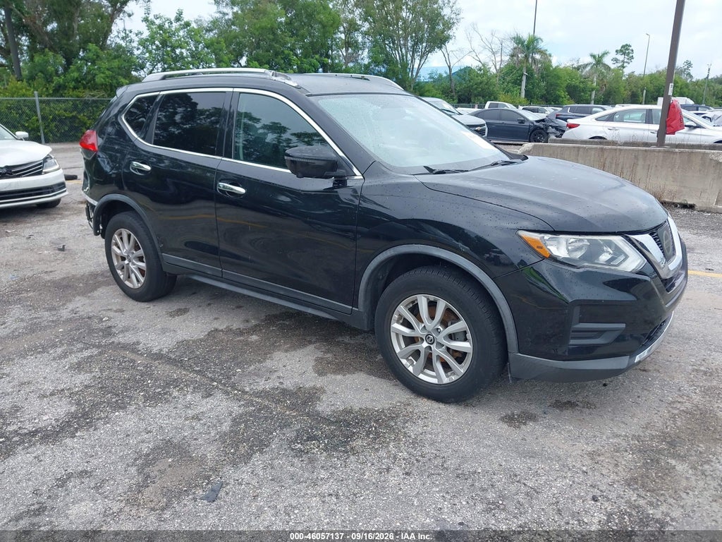 2017 Nissan Rogue SV photo 1