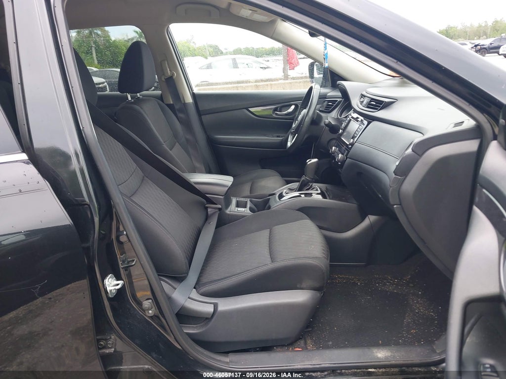 2017 Nissan Rogue SV photo 5