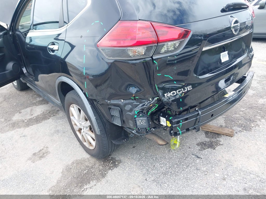 2017 Nissan Rogue SV photo 6