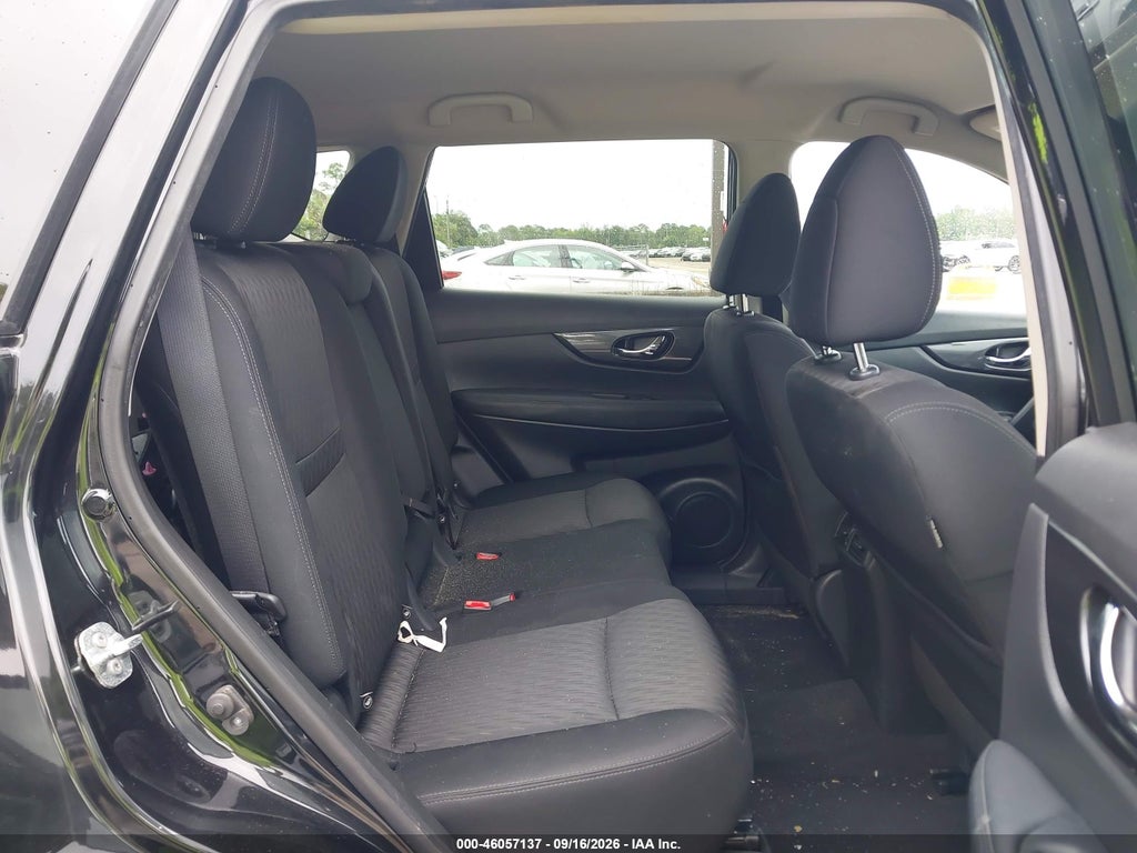 2017 Nissan Rogue SV photo 8