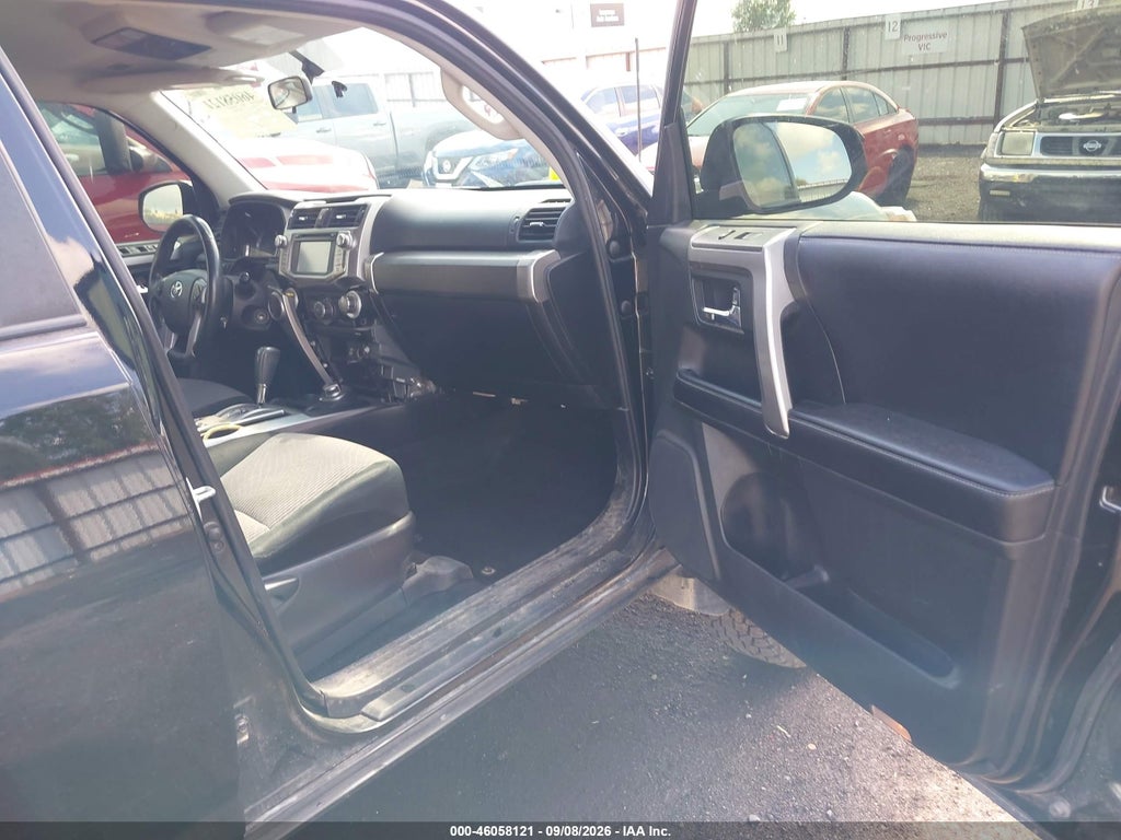 2017 Toyota 4RUNNER SR5 photo 5