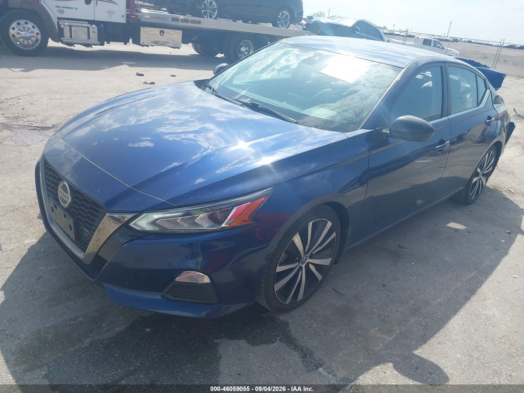 2020 Nissan Altima SR FWD photo 2