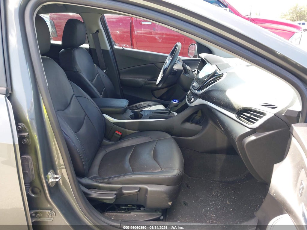 2017 Chevrolet Volt LT photo 5