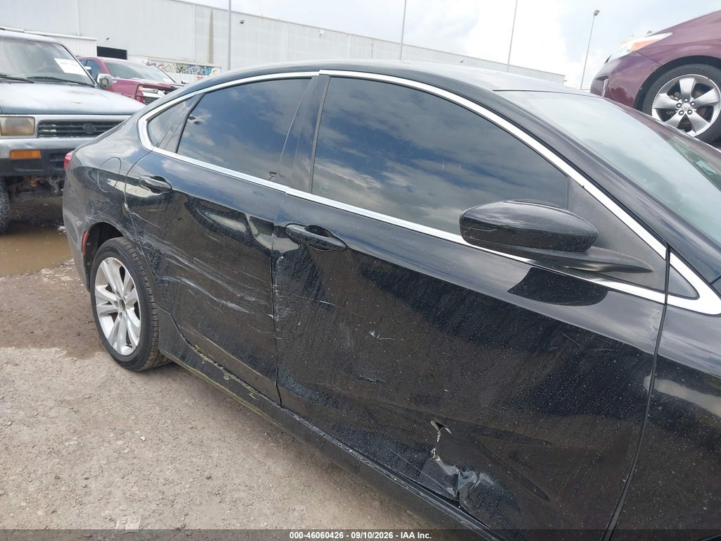 2016 Chrysler 200 Limited photo 6