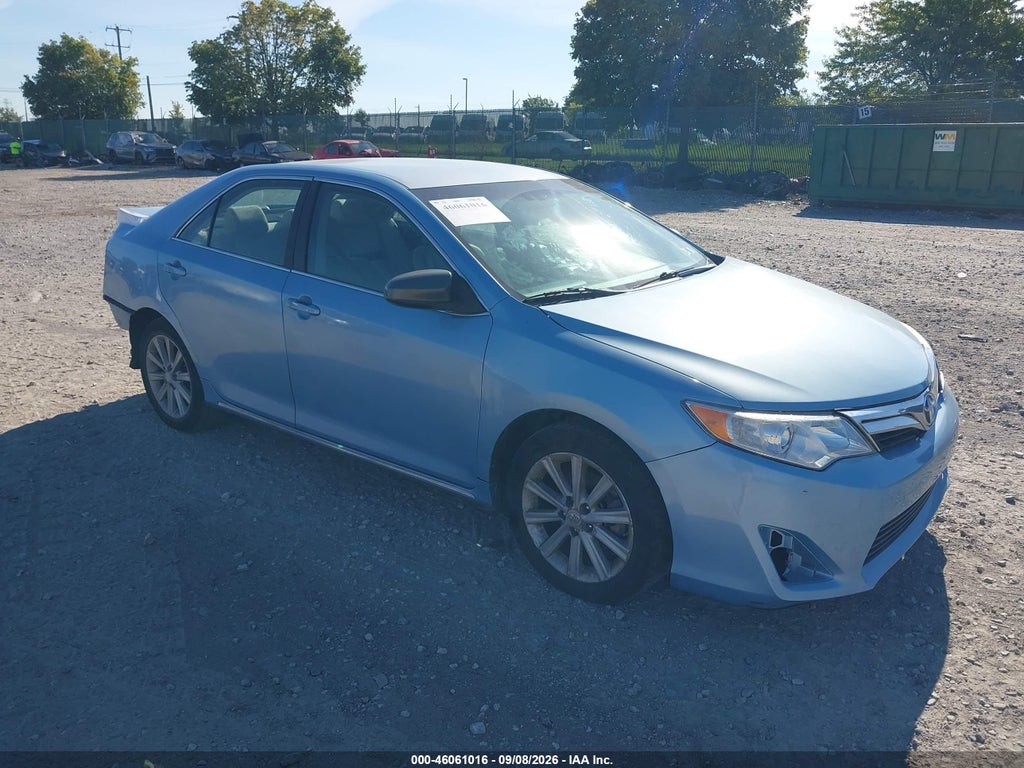 2013 Toyota Camry Hybrid LE photo 1