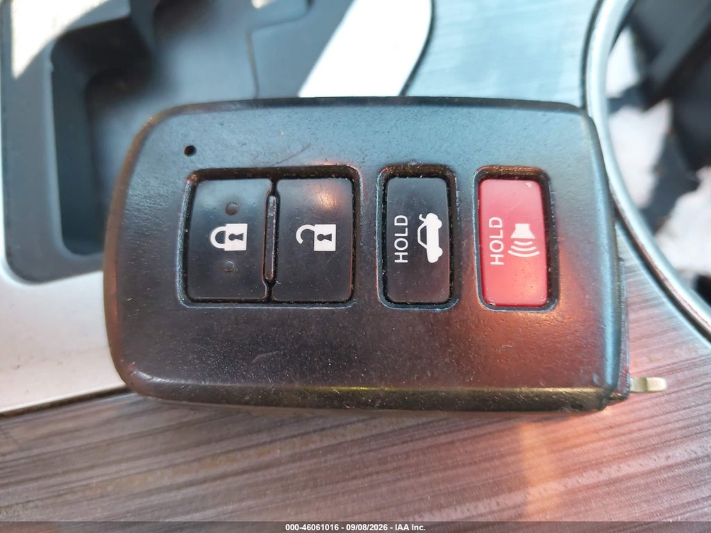 2013 Toyota Camry Hybrid LE photo 11