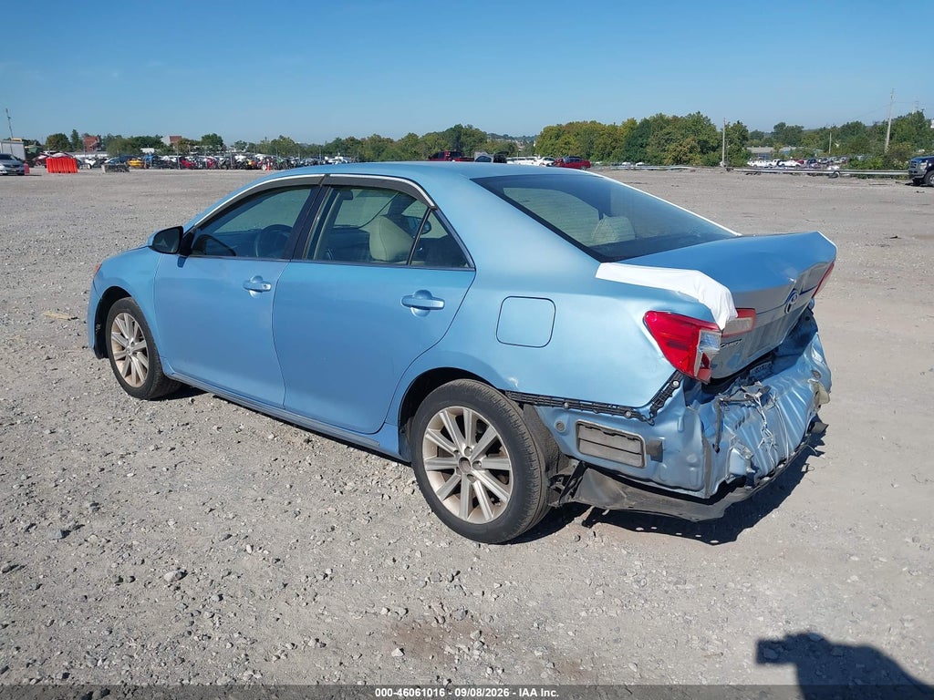 2013 Toyota Camry Hybrid LE photo 3
