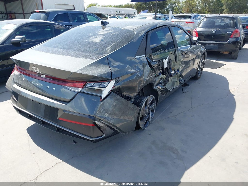 2025 Hyundai Elantra SEL Convenience photo 4