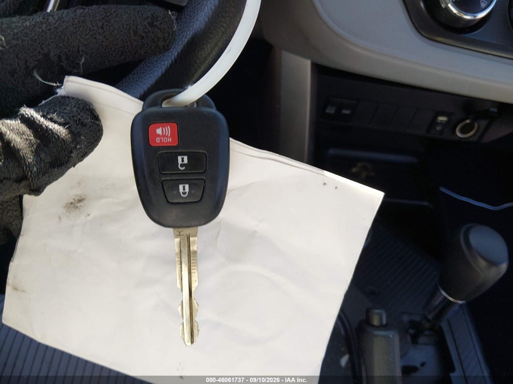 2014 Toyota RAV4 LE photo 11