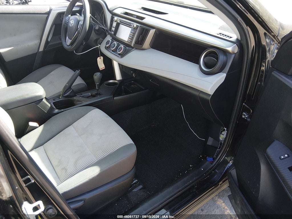 2014 Toyota RAV4 LE photo 5