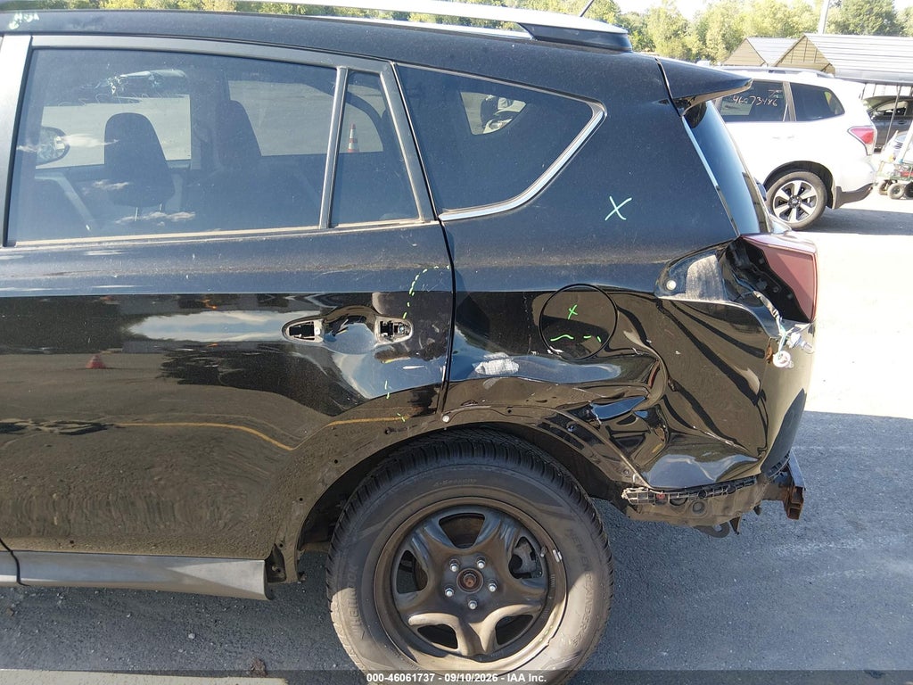 2014 Toyota RAV4 LE photo 6