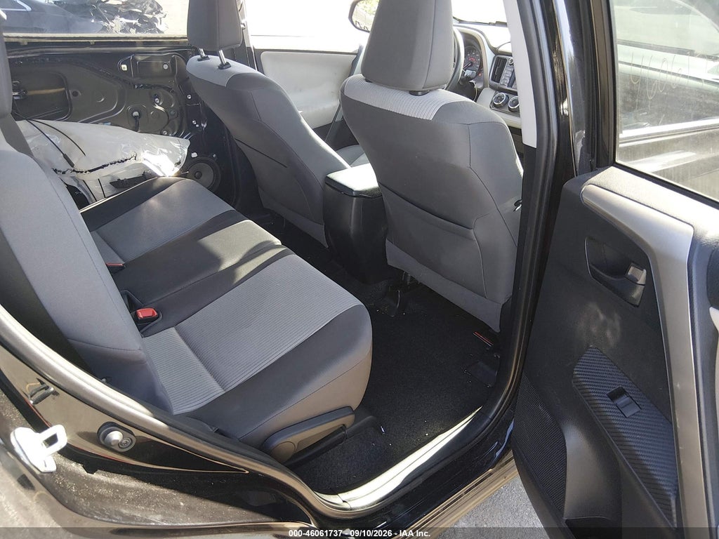 2014 Toyota RAV4 LE photo 8
