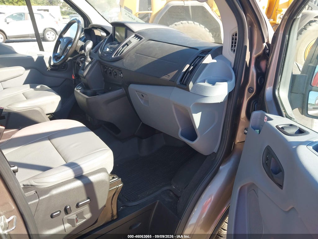 2019 Ford Transit-150 XLT photo 5