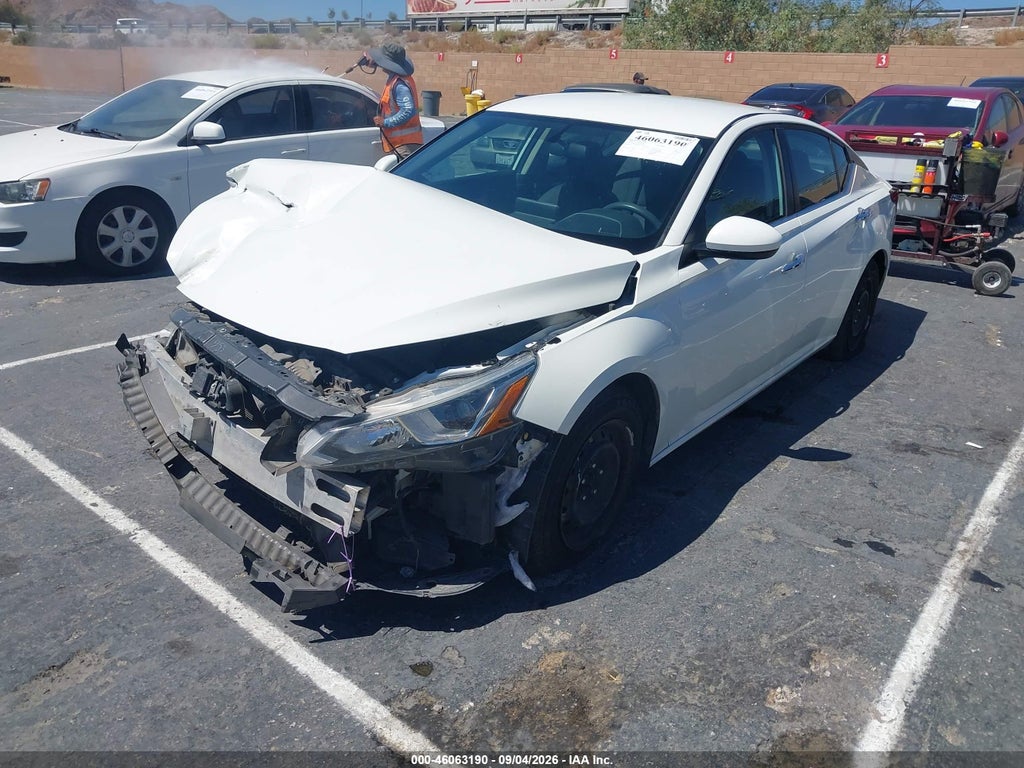 2020 Nissan Altima S FWD photo 2