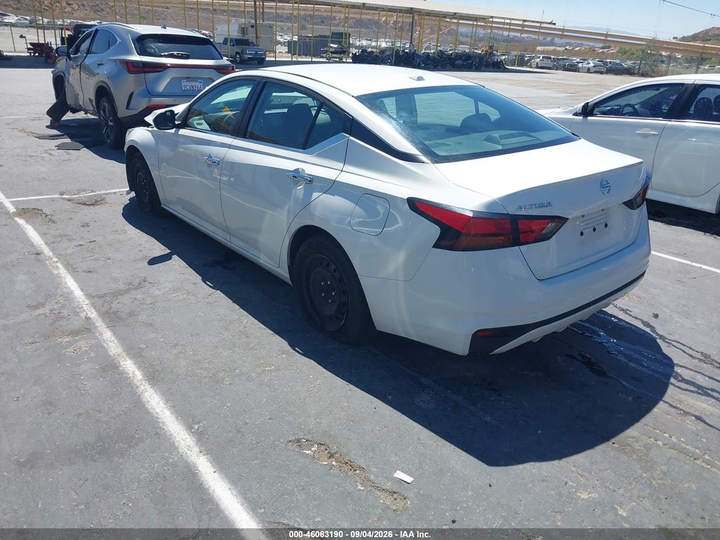 2020 Nissan Altima S FWD photo 3