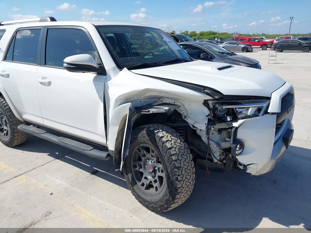 2017 Toyota 4RUNNER TRD OFF Road Premium photo 6