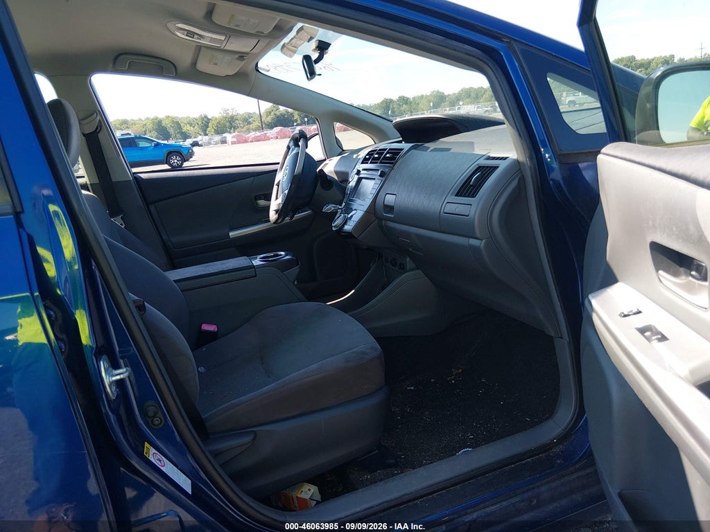 2013 Toyota Prius V TWO photo 5