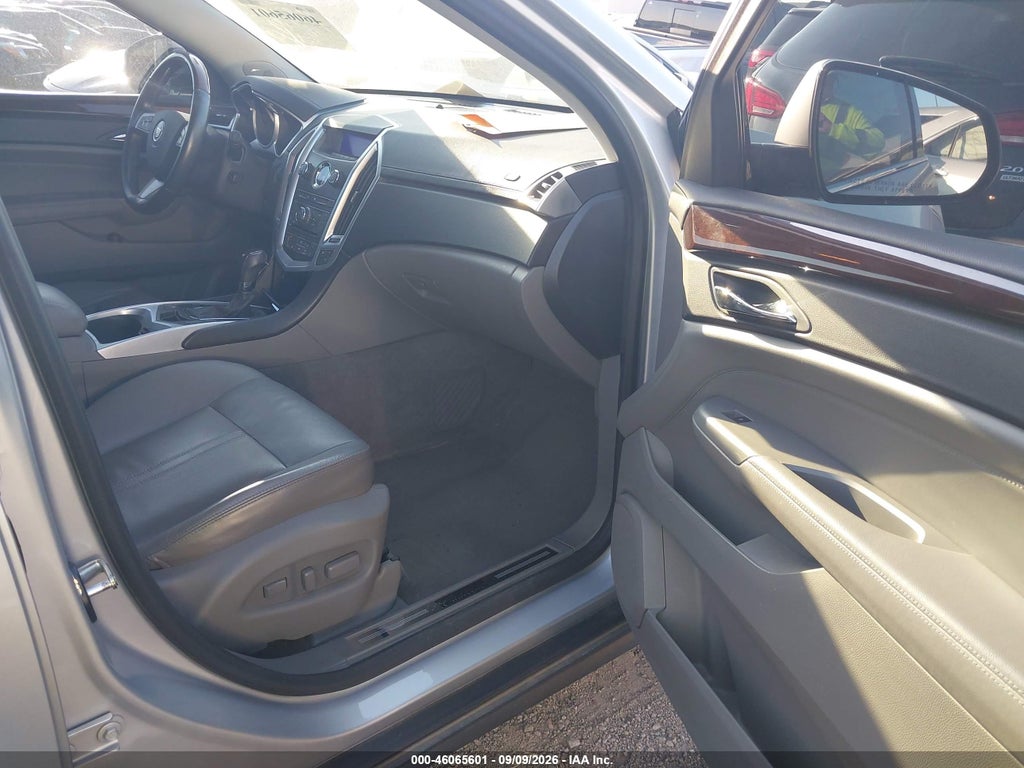 2010 Cadillac SRX Luxury Collection photo 5