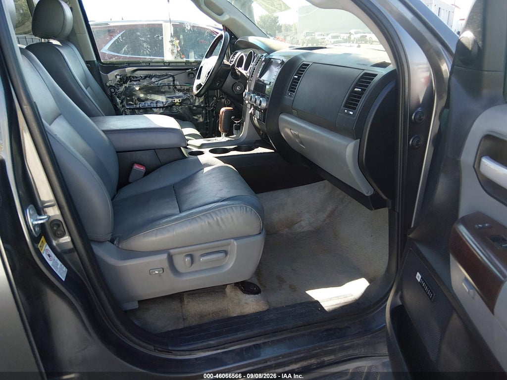 2011 Toyota Sequoia Platinum 5.7L V8 photo 5