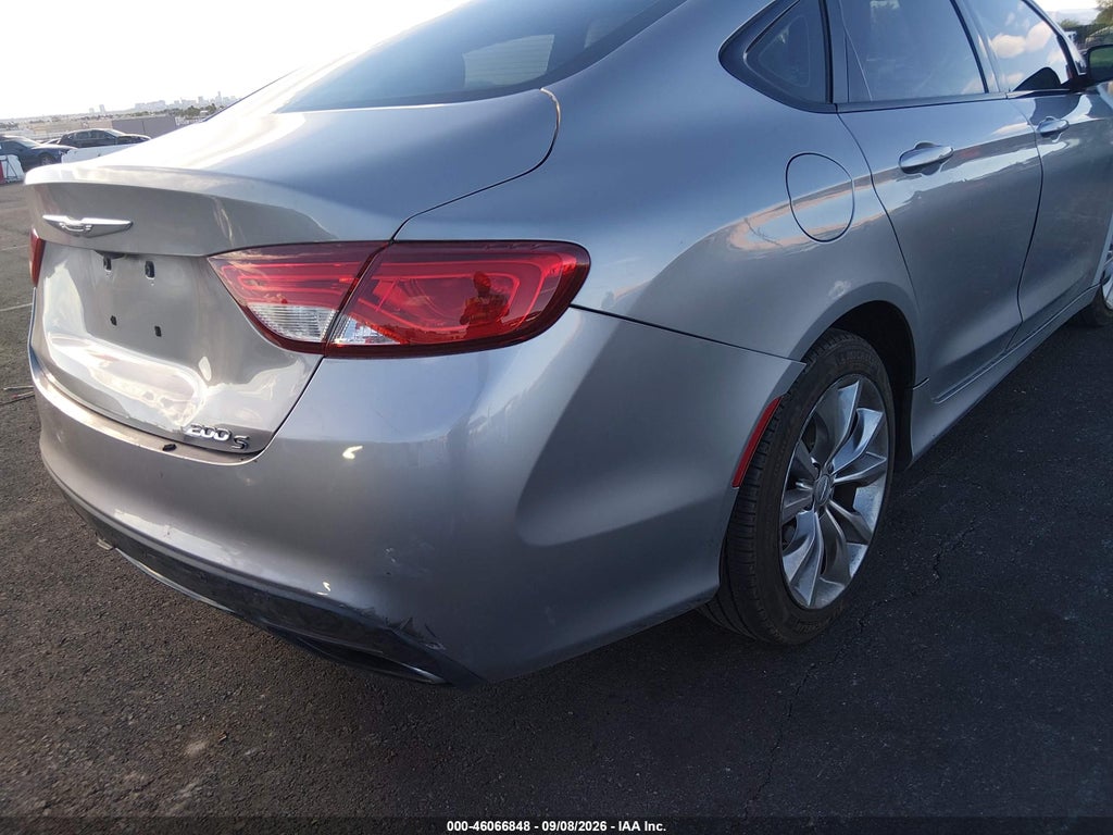 2015 Chrysler 200 S photo 6