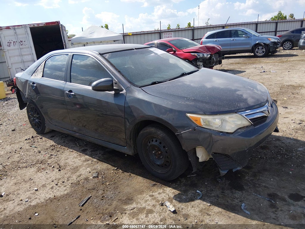 2014 Toyota Camry SE photo 1