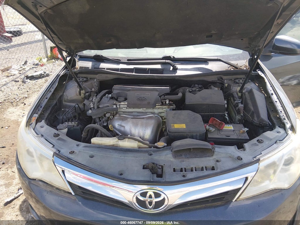 2014 Toyota Camry SE photo 10
