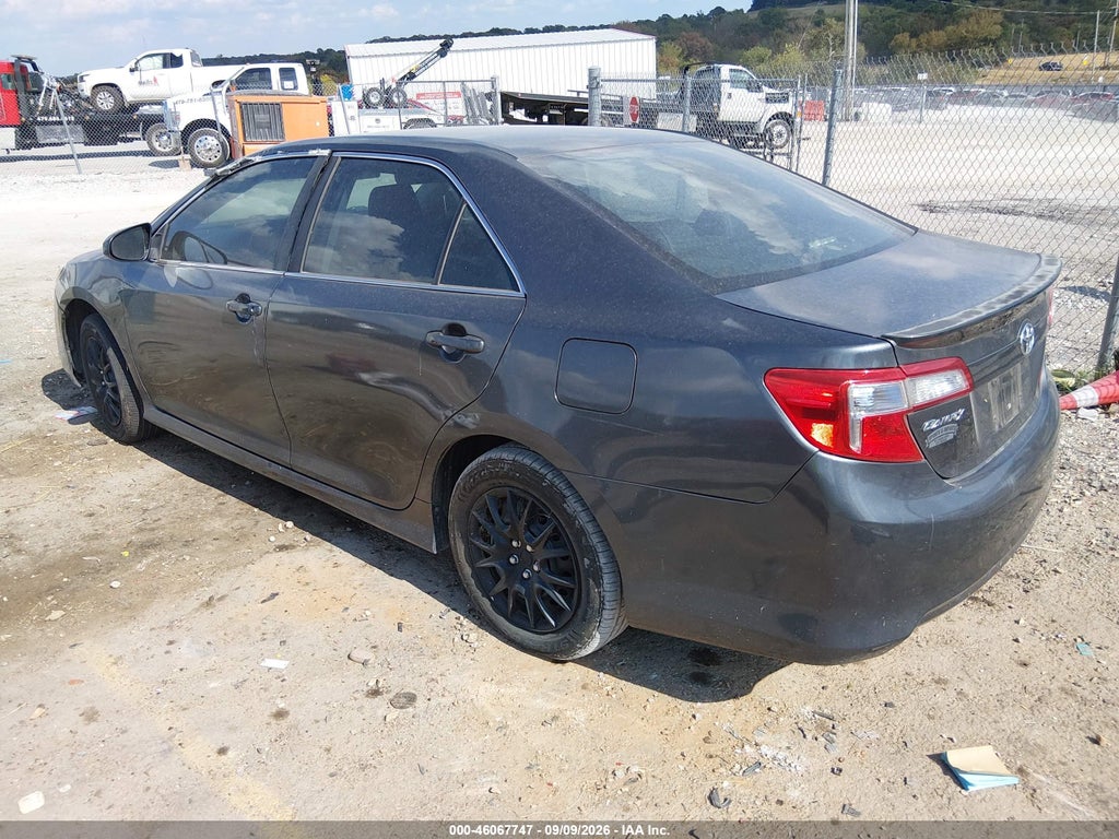 2014 Toyota Camry SE photo 3