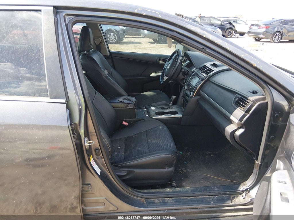 2014 Toyota Camry SE photo 5