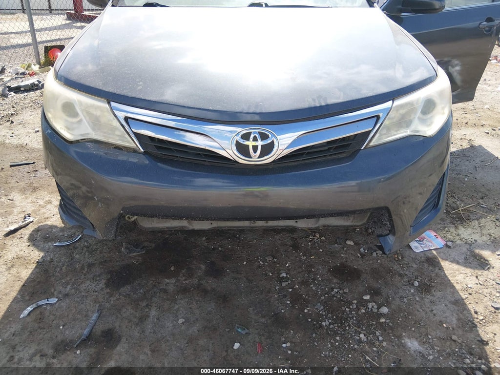 2014 Toyota Camry SE photo 6