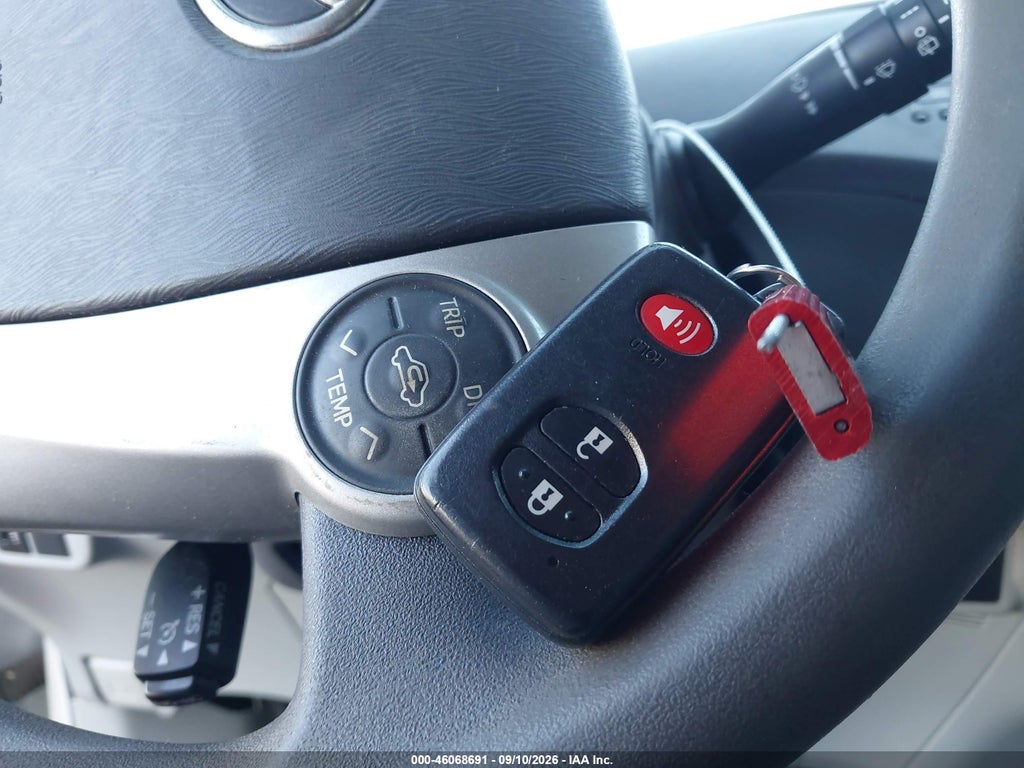 2011 Toyota Prius TWO photo 11