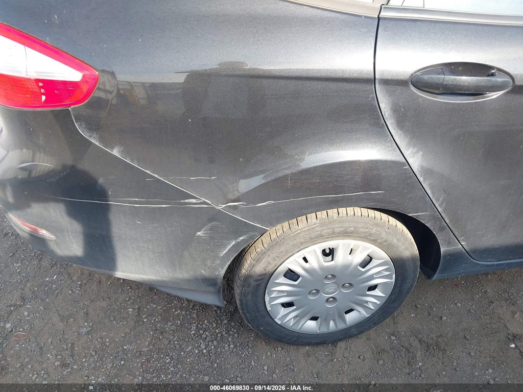 2014 Ford Fiesta S photo 6