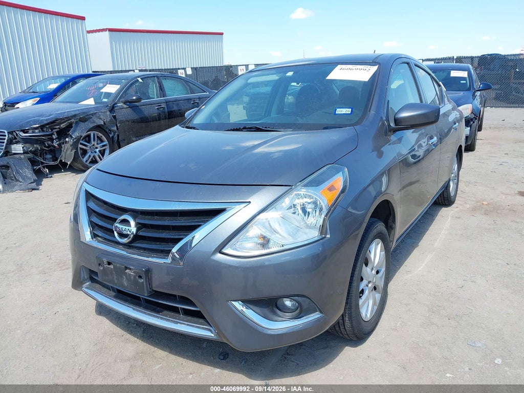 2018 Nissan Versa 1.6 SV photo 2
