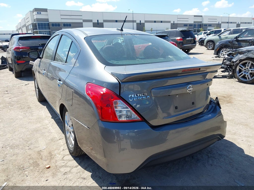 2018 Nissan Versa 1.6 SV photo 3