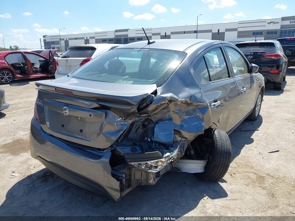 2018 Nissan Versa 1.6 SV photo 4