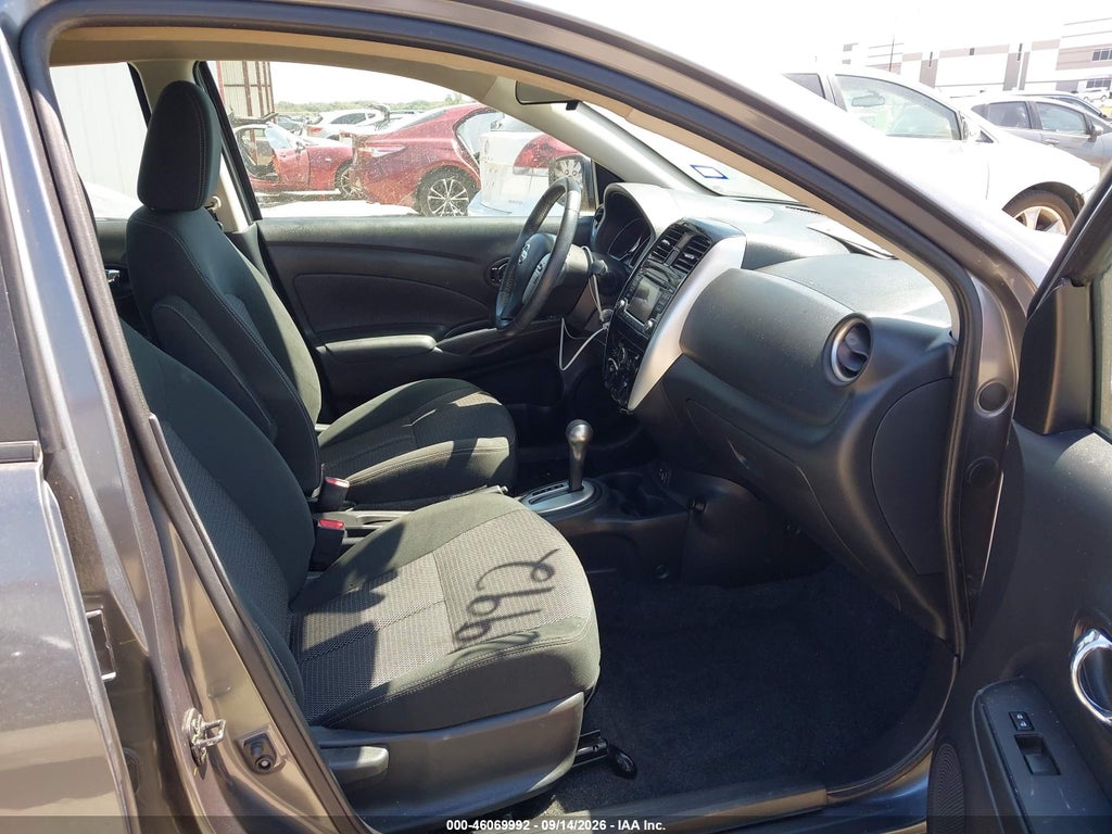 2018 Nissan Versa 1.6 SV photo 5