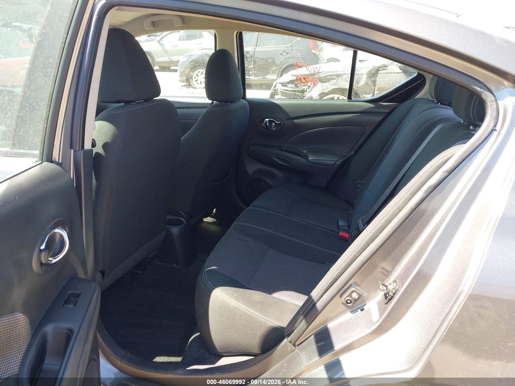 2018 Nissan Versa 1.6 SV photo 8