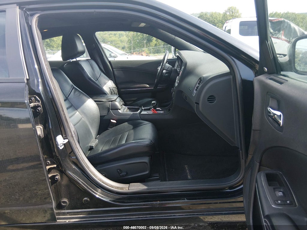 2012 Dodge Charger SXT photo 5