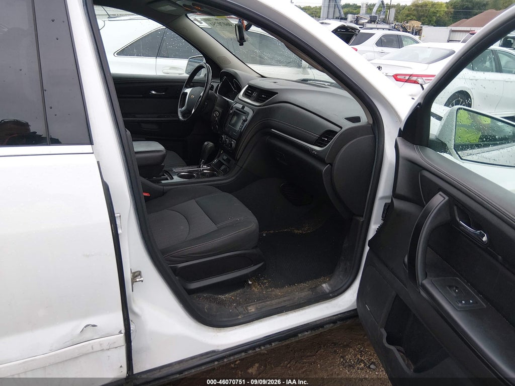 2016 Chevrolet Traverse 1LT photo 5