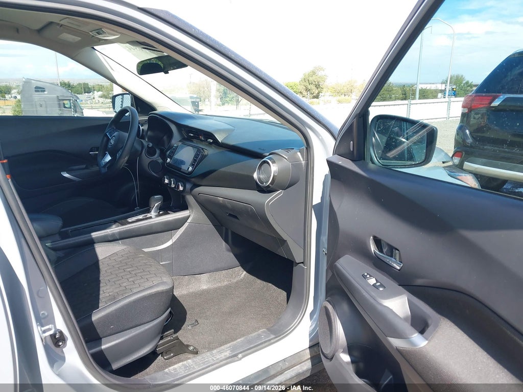 2024 Nissan Kicks SV Xtronic CVT photo 5